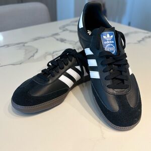 NEW!!  adidas Samba Low-Profile Sneakers - Black & White Sz 10
